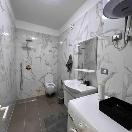 Great Apartament Near & Blloku Area Tirana